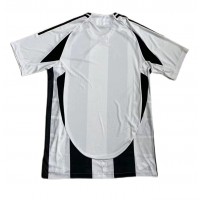 Camisa de time de futebol Juventus Replicas 1º Equipamento 2024-25 Manga Curta